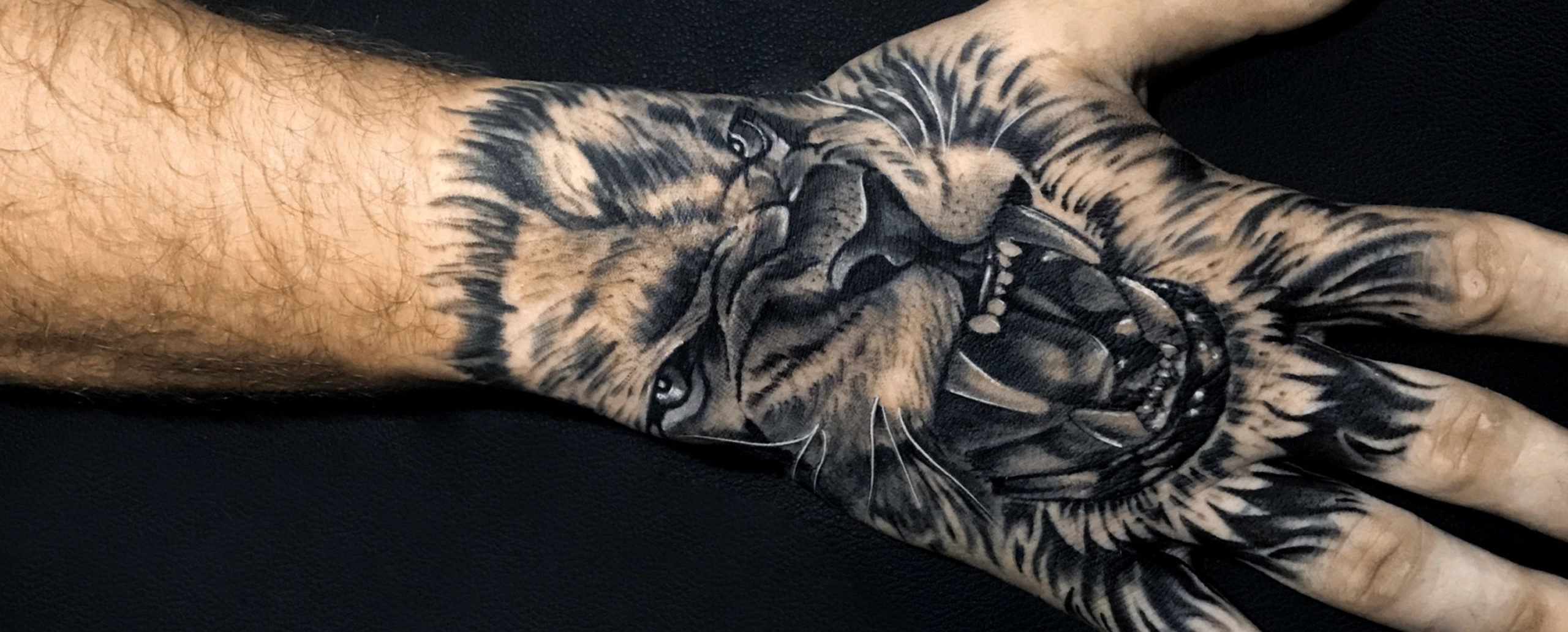 Tatuaje estilo black and grey
